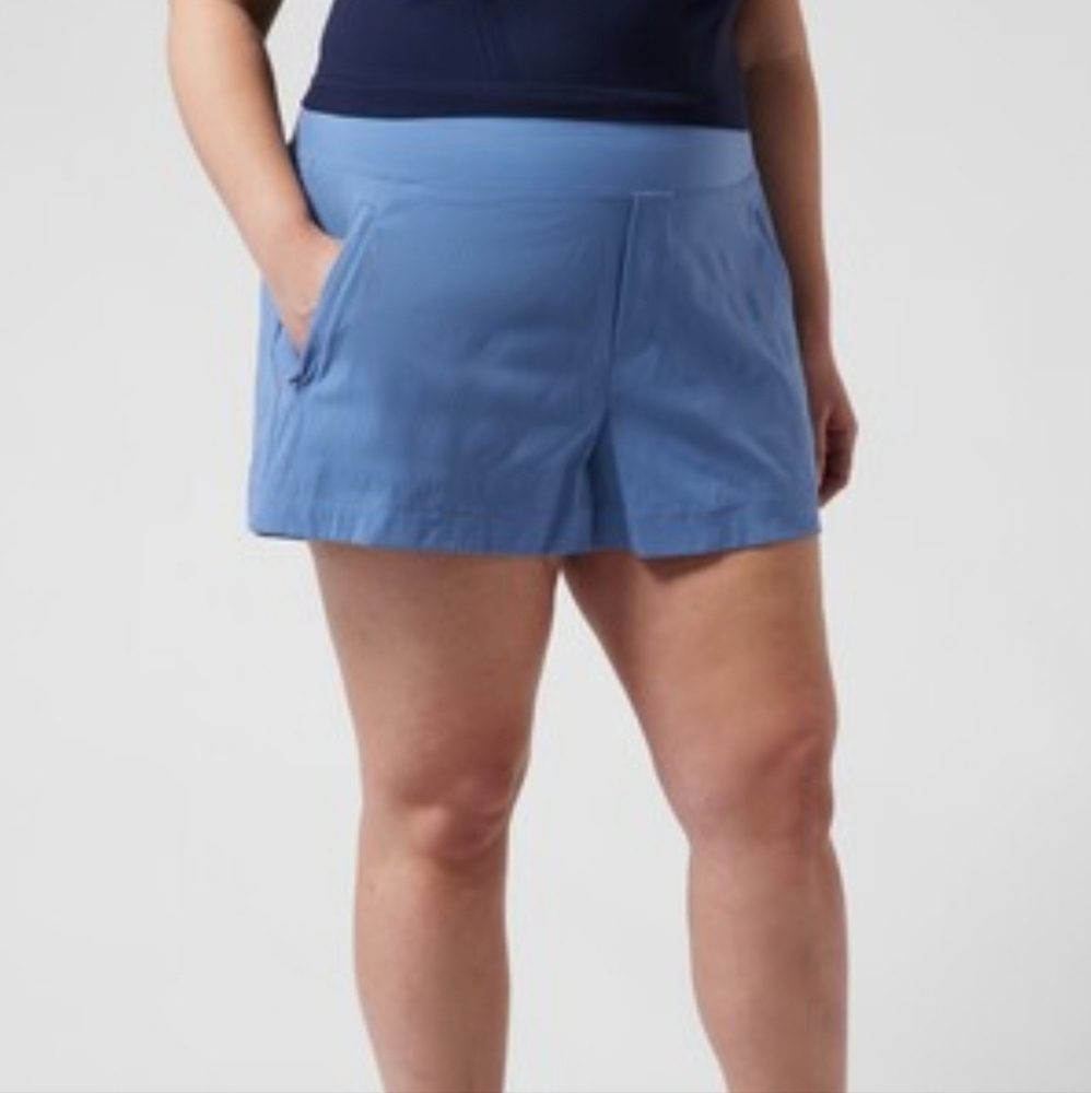 🆕 ATHLETA TREKKIE NORTH SHORT SIZE 22 Baby Blue